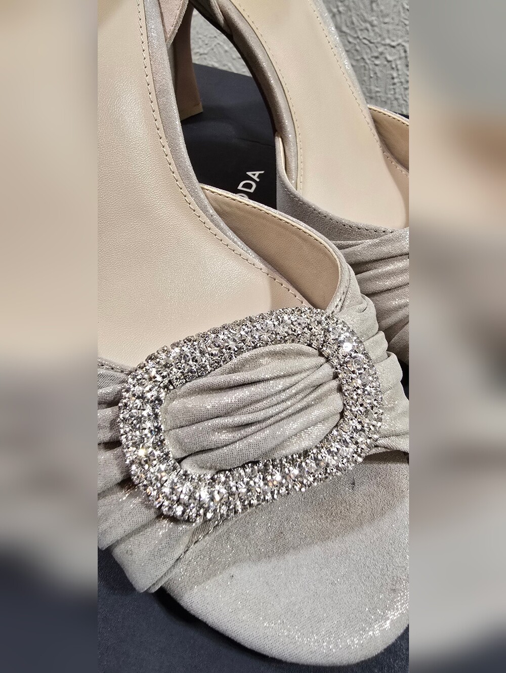 Pelle Moda Huxley Pumps Size 9.5 Dark Taupe Crystal Buckle Peep Toe NWT - Picture 11 of 16
